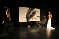 Allegoria astratta dell'atelier del pittore all'inferno tra le punte gemelle (Θέατρο Ανδρεα Βουτσινά, Τρίτη 20 Σεπτεμβρίου)