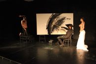 Allegoria astratta dell'atelier del pittore all'inferno tra le punte gemelle (Θέατρο Ανδρεα Βουτσινά, Τρίτη 20 Σεπτεμβρίου)