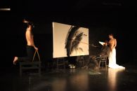 Allegoria astratta dell'atelier del pittore all'inferno tra le punte gemelle (Θέατρο Ανδρεα Βουτσινά, Τρίτη 20 Σεπτεμβρίου)